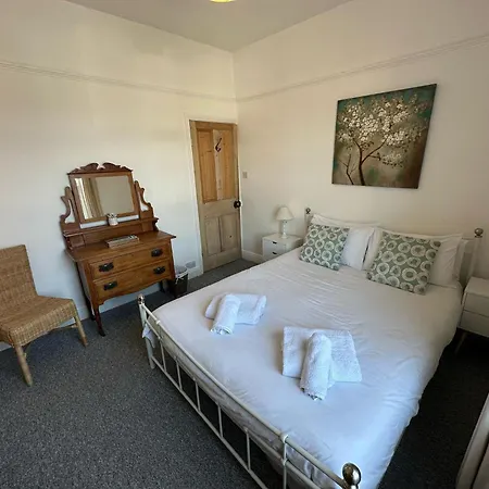 Holiday home Raven's Nest York